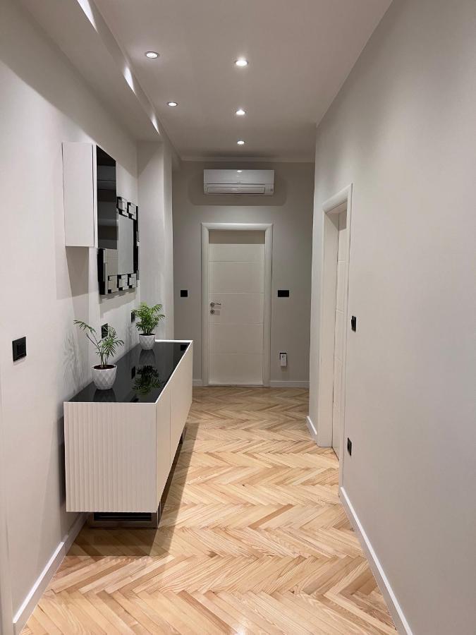 Two Palms Apartment Duce Ngoại thất bức ảnh