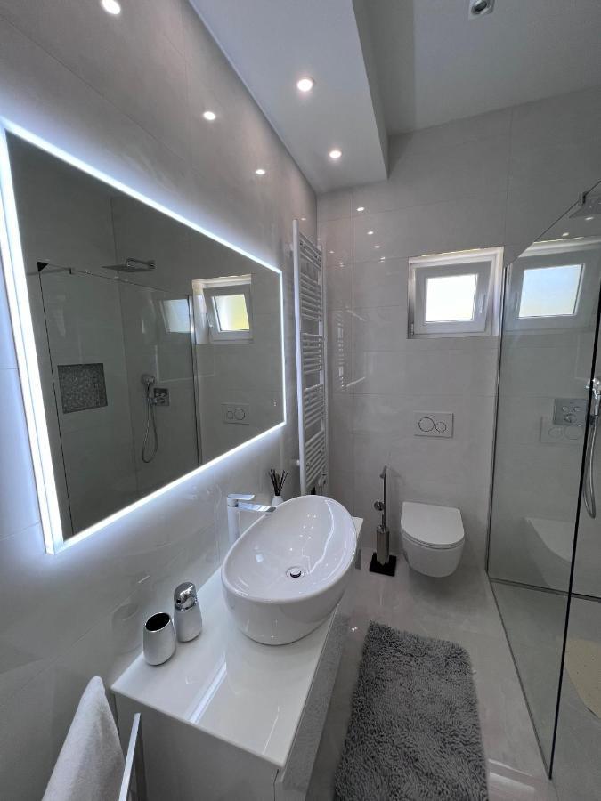 Two Palms Apartment Duce Ngoại thất bức ảnh