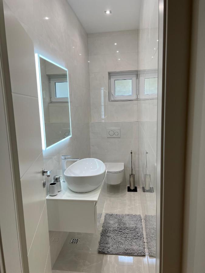 Two Palms Apartment Duce Ngoại thất bức ảnh