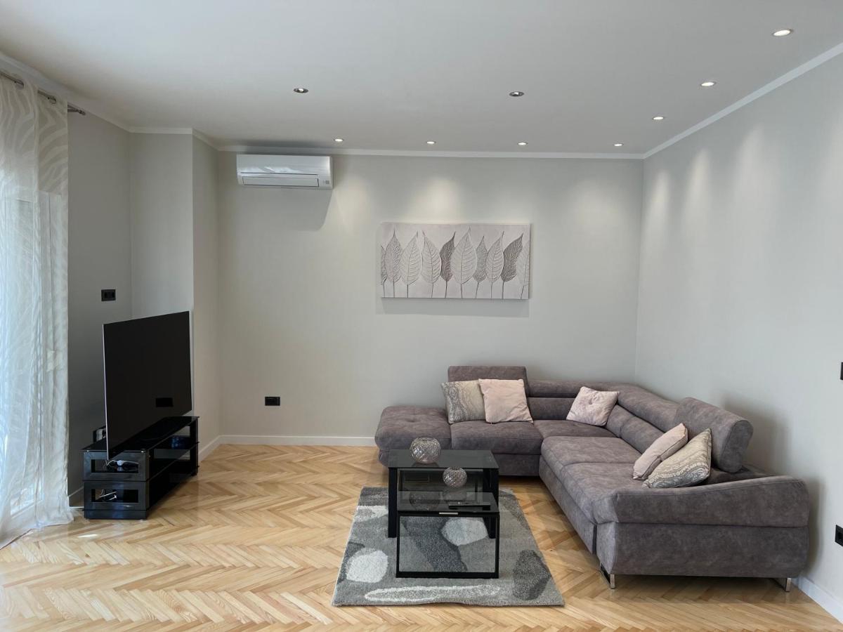Two Palms Apartment Duce Ngoại thất bức ảnh